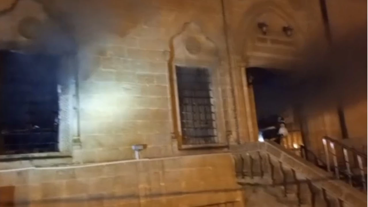 Mardin'de camide ��kan yang�n s�nd�r�ld�