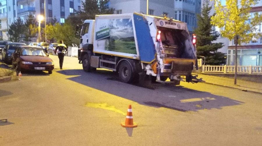 Marketten evine giderken ��p kamyonunun �arpt��� kad�n �ld�