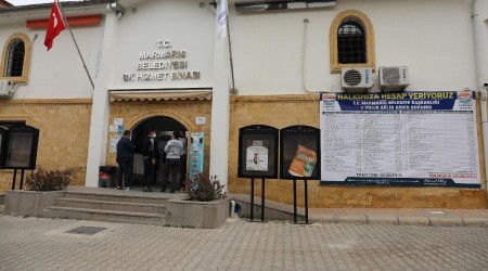 Marmaris'te gelir gider tablosu belediyeye asıldı