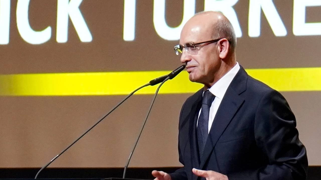 Mehmet Şimşek, Türkiye'nin ekonomisini Almanya'da anlattı: Kredi notumuz artıyor, doğru yoldayız