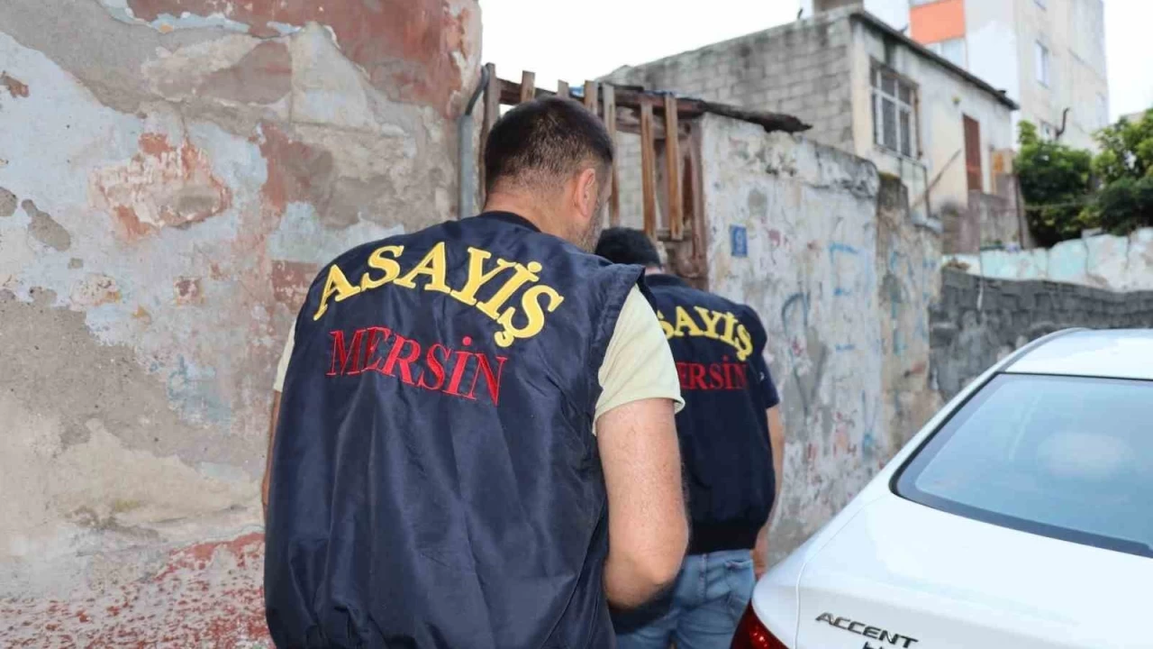 Mersin'de e� zamanl� operasyon: 78 g�zalt�