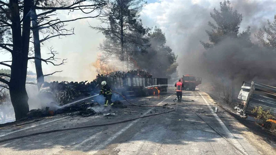 Mersin'de kaza sonras� ara�lar alev ald�: 1 �l�, 2 yaral�
