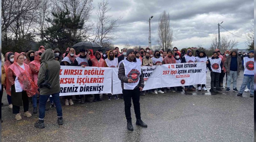 Migros'ta işlerine son verilen işçiler eylem yaptı