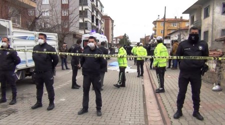Minibüsün altında kalan çocuk hayatını kaybetti