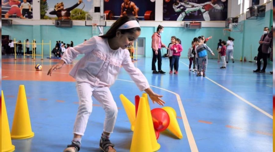 Minikler sporla hem eğleniyor hem de öğreniyor