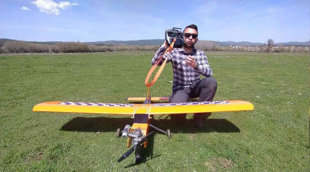 Model uçaklarla uçuş tekniklerini öğrendiler