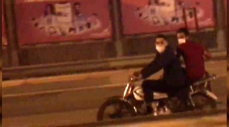 Motosiklette maske taktılar, kask takmadılar