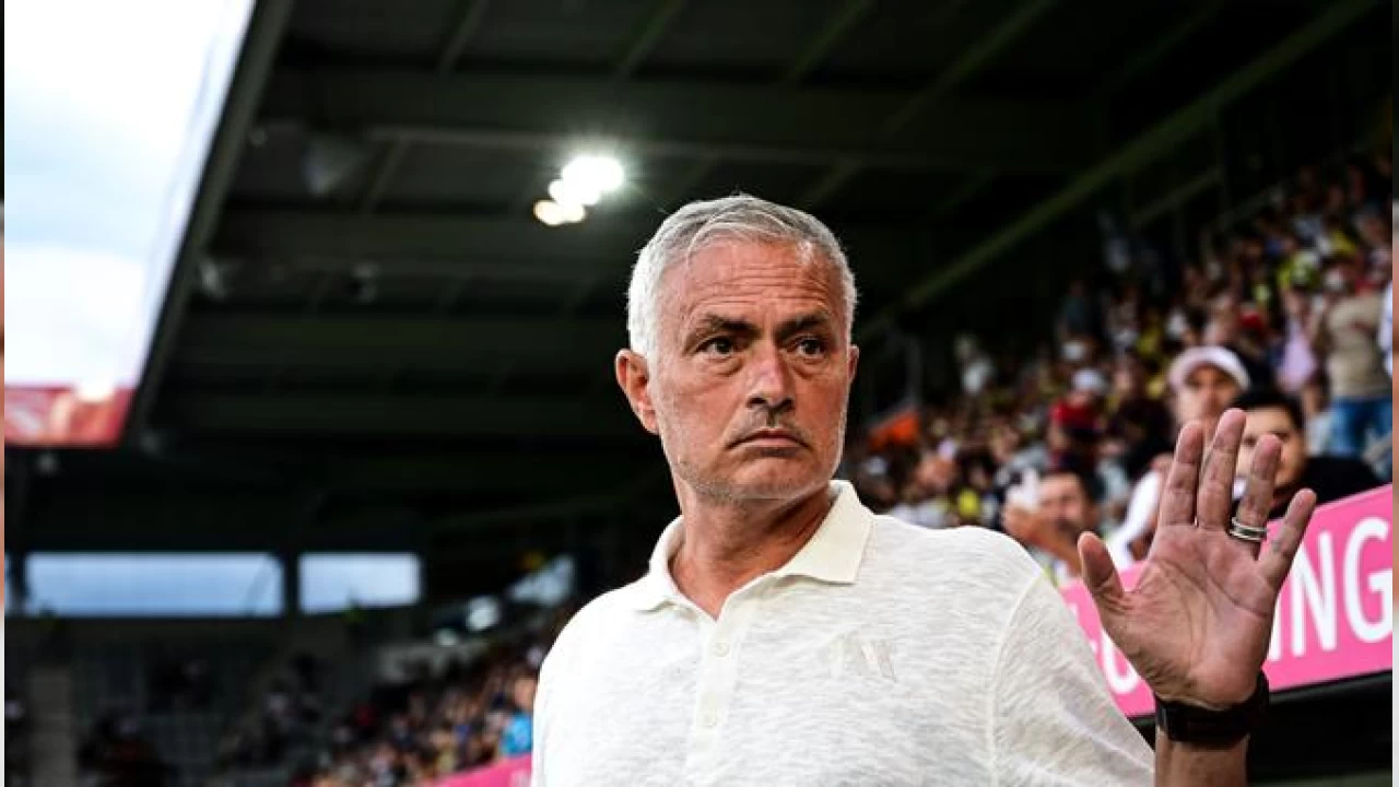 Mourinho zeminden şikayet etti