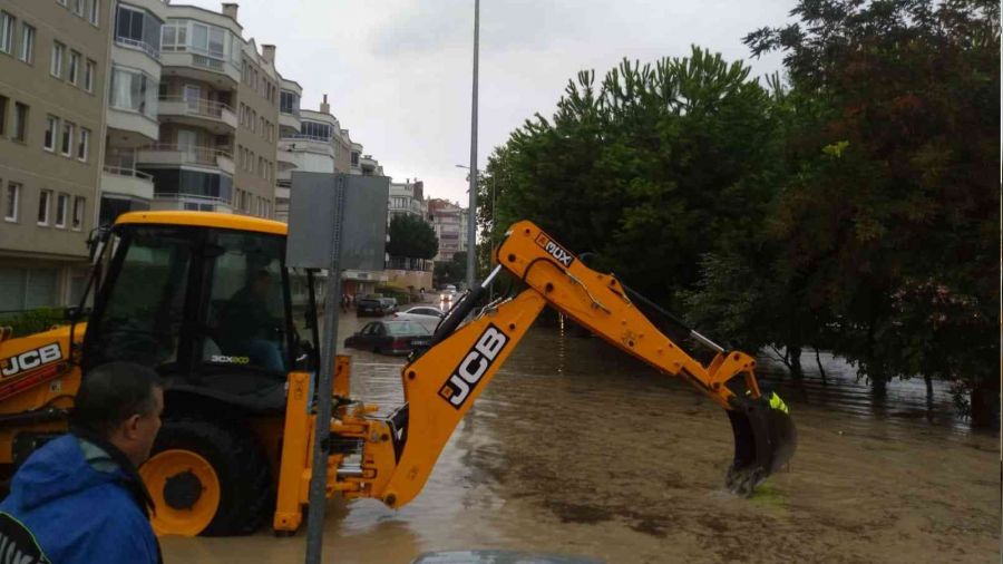 Mudanya'da selin yaralar� sar�l�yor