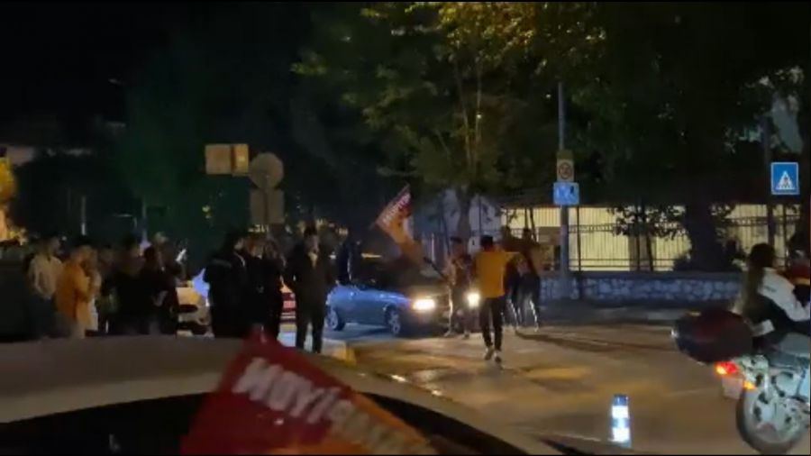 Mu�la'da taraftarlar aras�nda b��akl� kavga: 1 yaral�