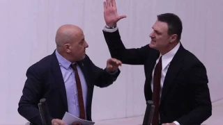 ‘Muhalefet, Alpay Özalan’ın dokunulmazlığı kaldırılana kadar Meclis çalışmalarına katılmamalı’