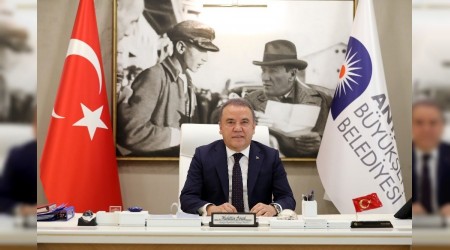 Muhittin Böcek 'En çok beğenilen belediye başkanı' seçildi
