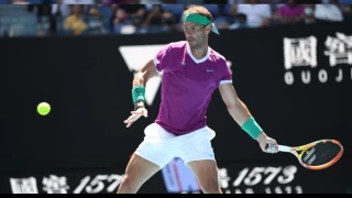 Nadal bir yl aradan sonra dnyor