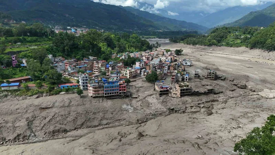 Nepal'deki sel felaketinde can kayb� 177'ye ��kt�