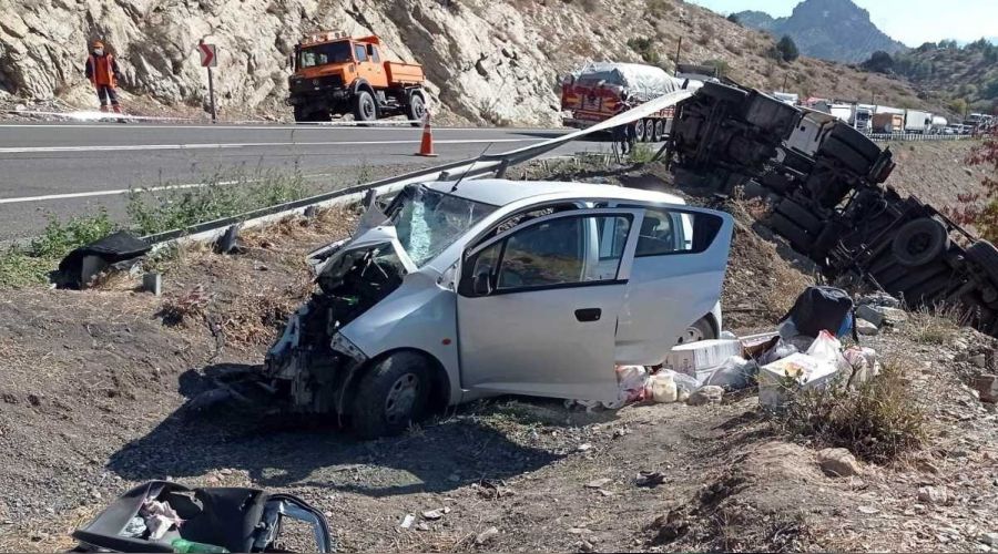 Ni�de'de otomobil ile t�r �arp��t�