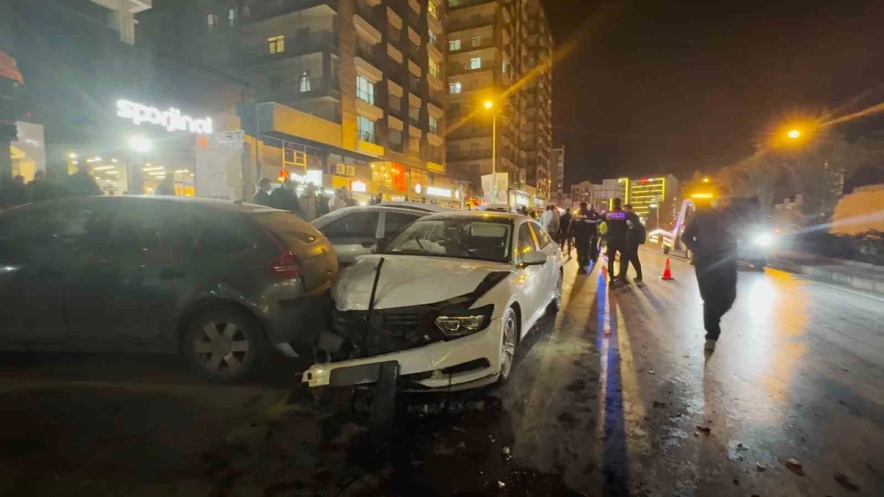 Niğde'de zincirleme trafik kazası: 4 yaralı