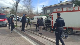 Nöbet geçirince park halindeki araçlara çarptı