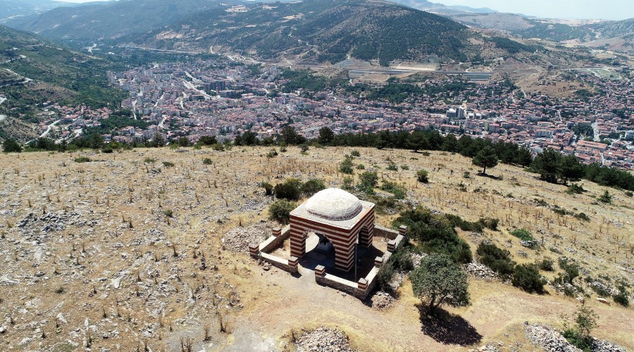 O trbe gizemini koruyor
