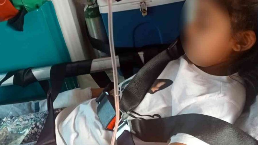 Okulda parmağı sıraya sıkışan küçük Zeynep'in parmağı kesildi