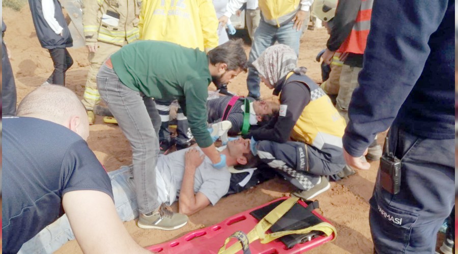 �merli�de 3 i��i toprak alt�nda kald�