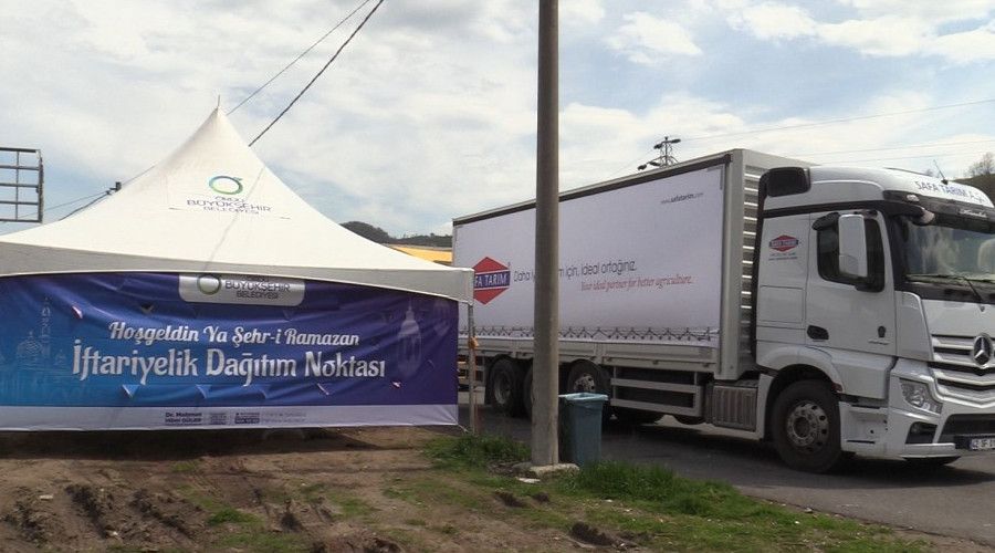 Ordu'da yolda kalanlara Büyükşehir'den iftar