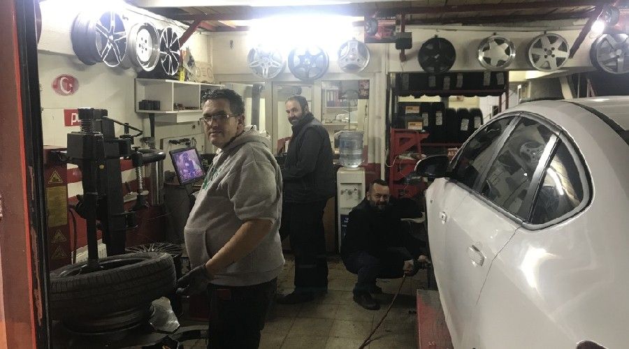 Oto lastikçilerin kış lastiği yoğunluğu