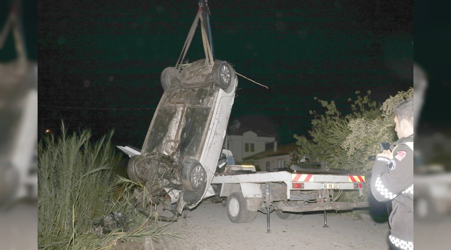 Otomobil dereye u�tu: 1 �l�