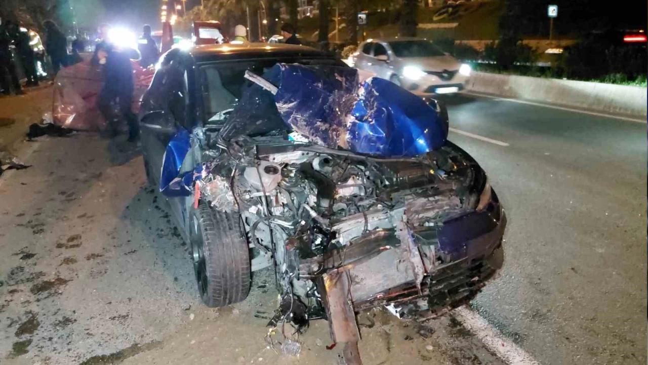 Otomobil, elektrikli bisiklete çarptı: 5 yaralı