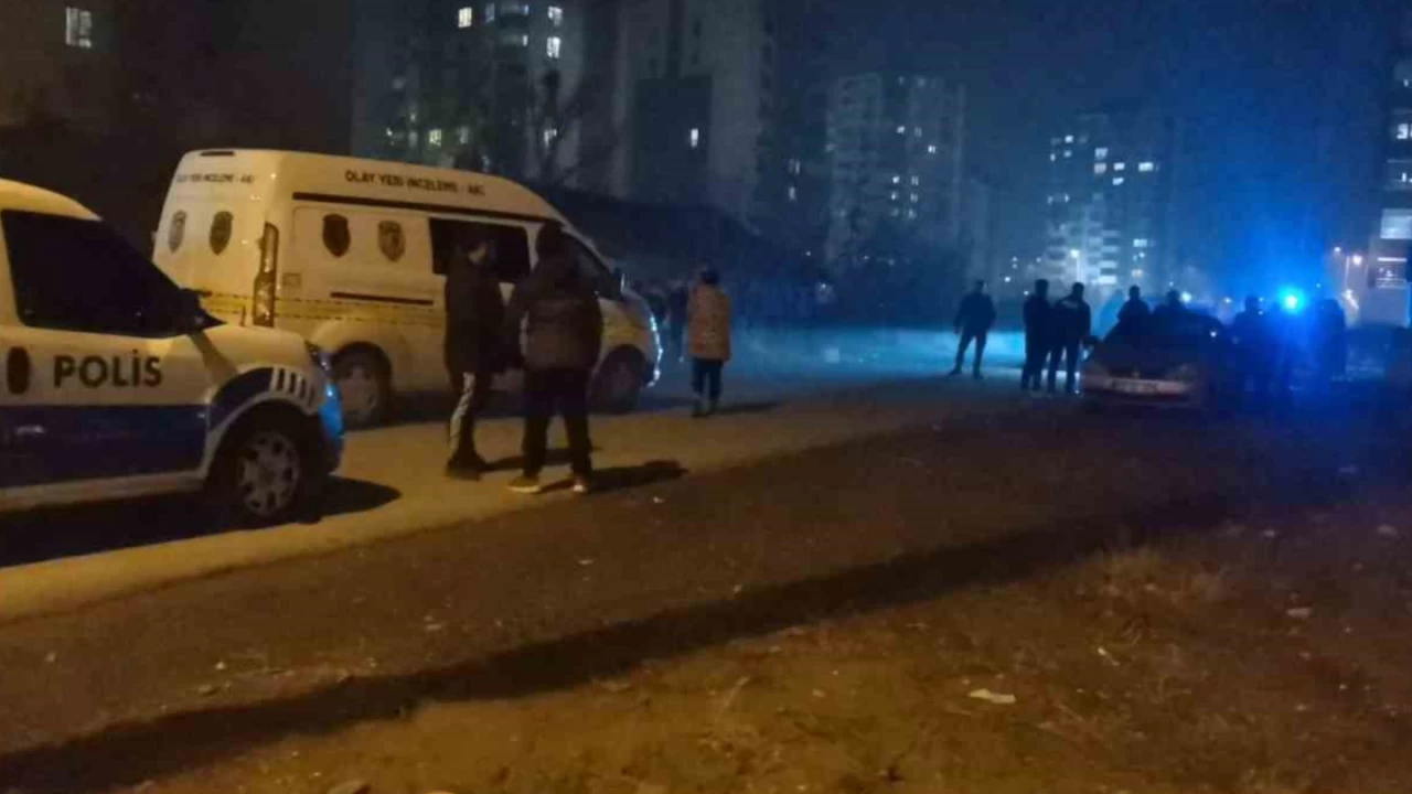 Otomobilden t�fekle ate� a��ld�, evinin �n�ndeki �ocuk yaraland�