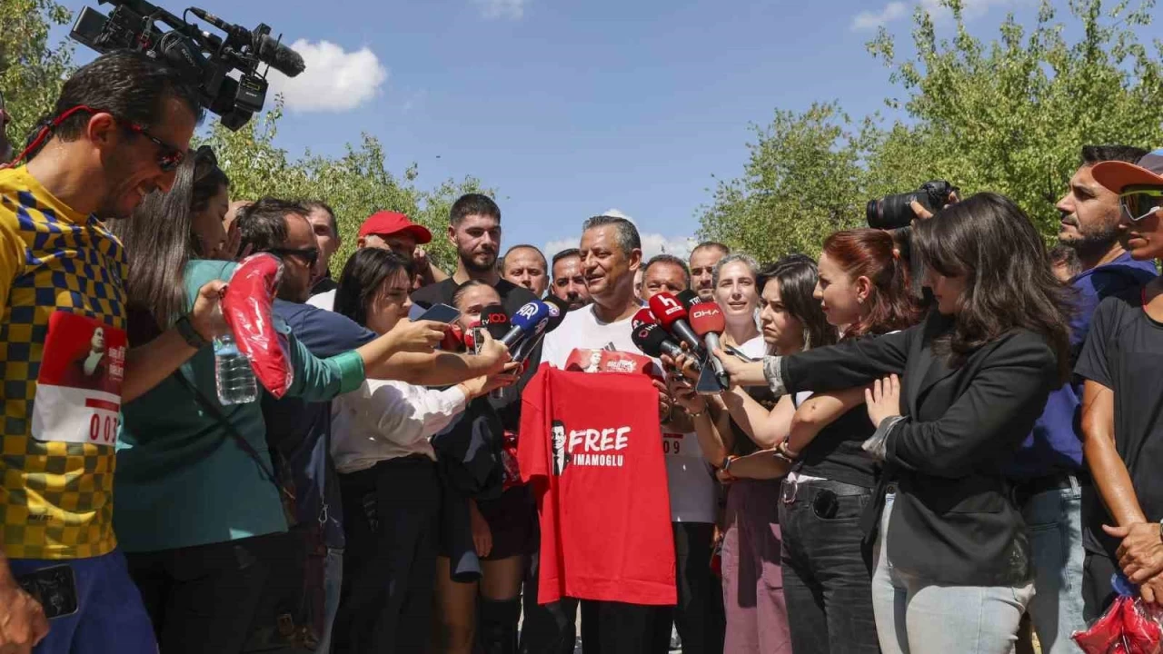 Özgür Özel, CHP 102'nci Yıl Koşusu'na katıldı