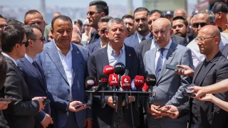 zgr zel'den Babacan'a cevap