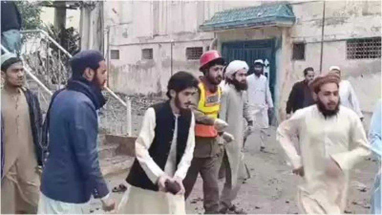 Pakistan'da kan durmuyor... Cuma namazında patlama: 5 ölü, 23 yaralı