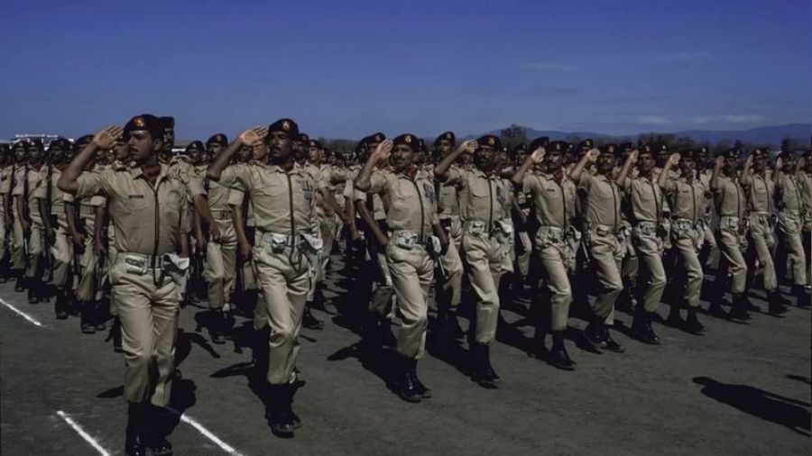 Pakistan'da se�imler ertelenecek