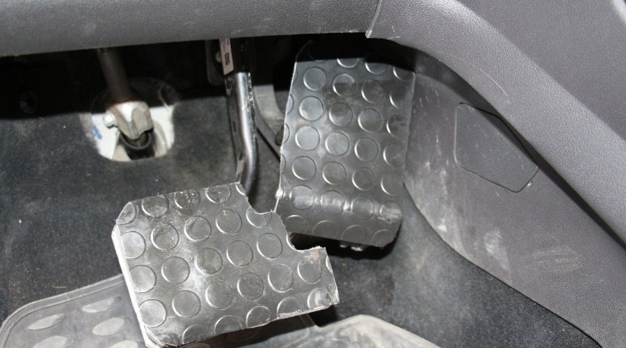 Parkinson Hastası otomatik aracını tek pedalla sürüyor