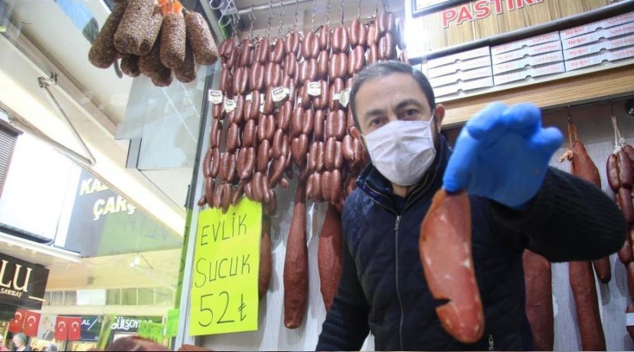 Past�rma, sucuk kavgas� b�y�yor