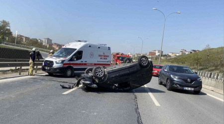 Pendik'de refje arpan otomobil takla att