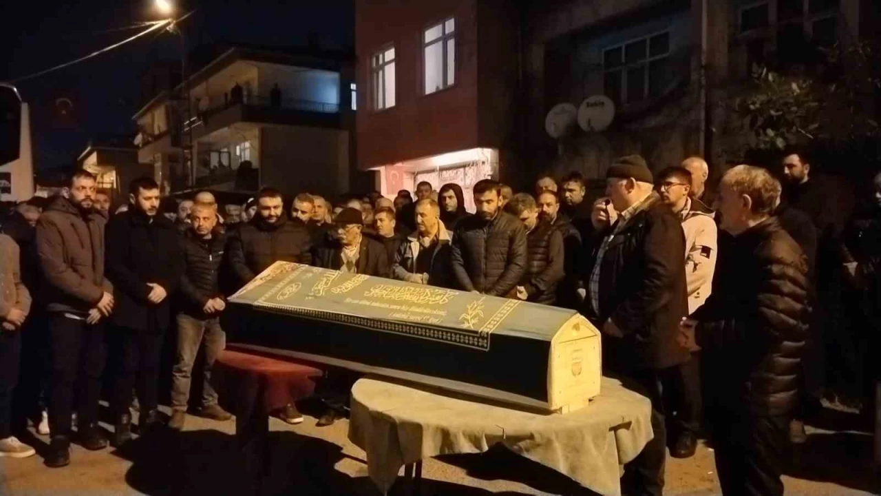 Pendik'te boand eini sokak ortasnda baklayarak ldrd