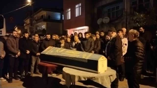 Pendik'te boand eini sokak ortasnda baklayarak ldrd
