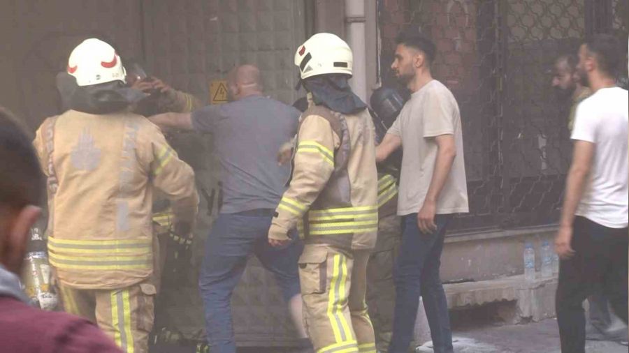 Pendik'te oto tamirhanesinde yangn