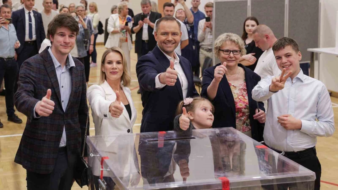 Polonya'da seçimleri Karol Nawrocki kazandı