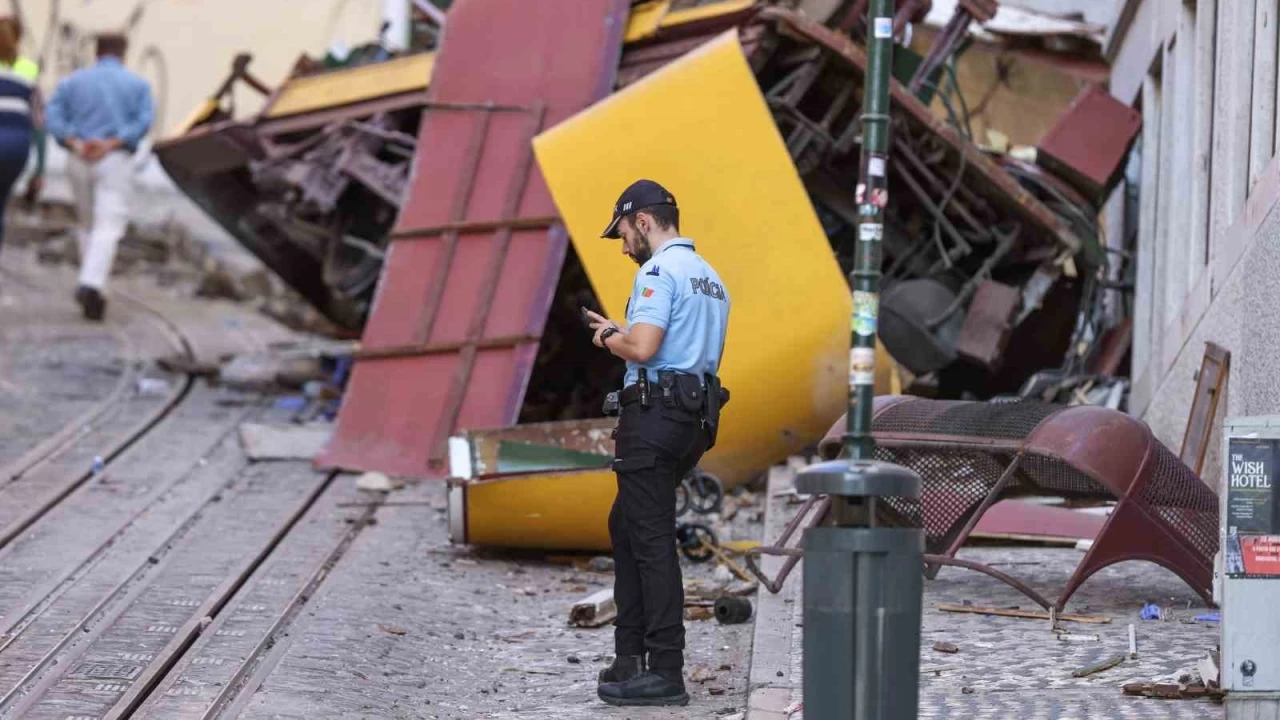 Portekiz'deki fenik�ler kazas�nda can kayb� 16'ya y�kseldi