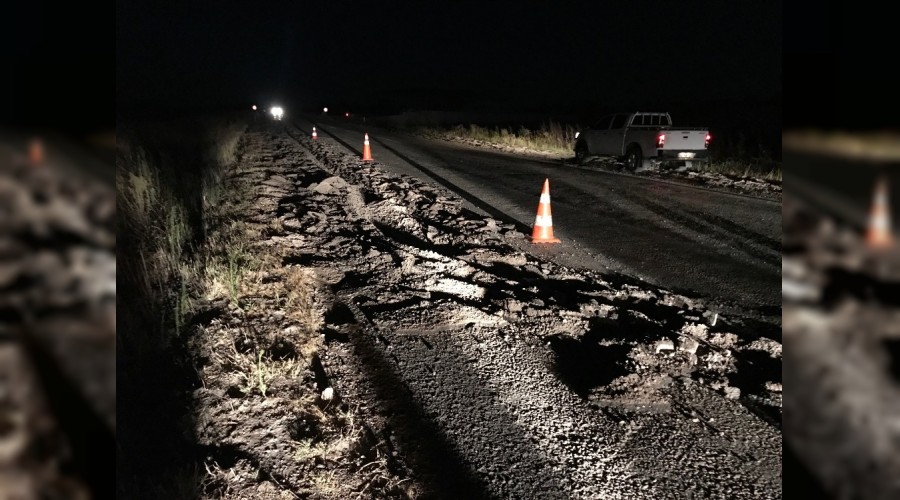 Pullu�u a��k unuttu, asfalt� s�rd�