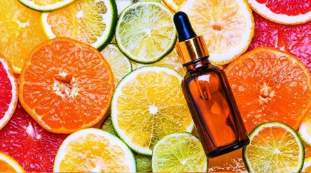 Pürüzsüz ciltler için C vitamininin yüz bakımına faydaları