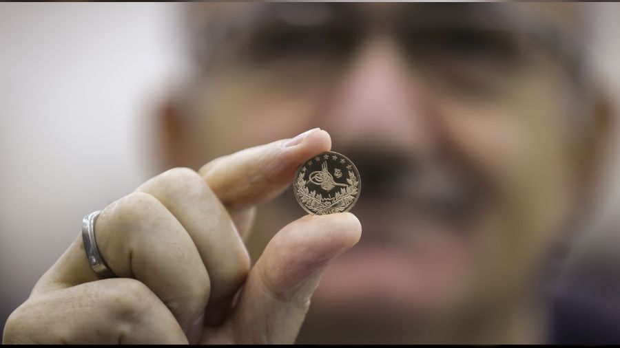 Reşat altını geri döndü