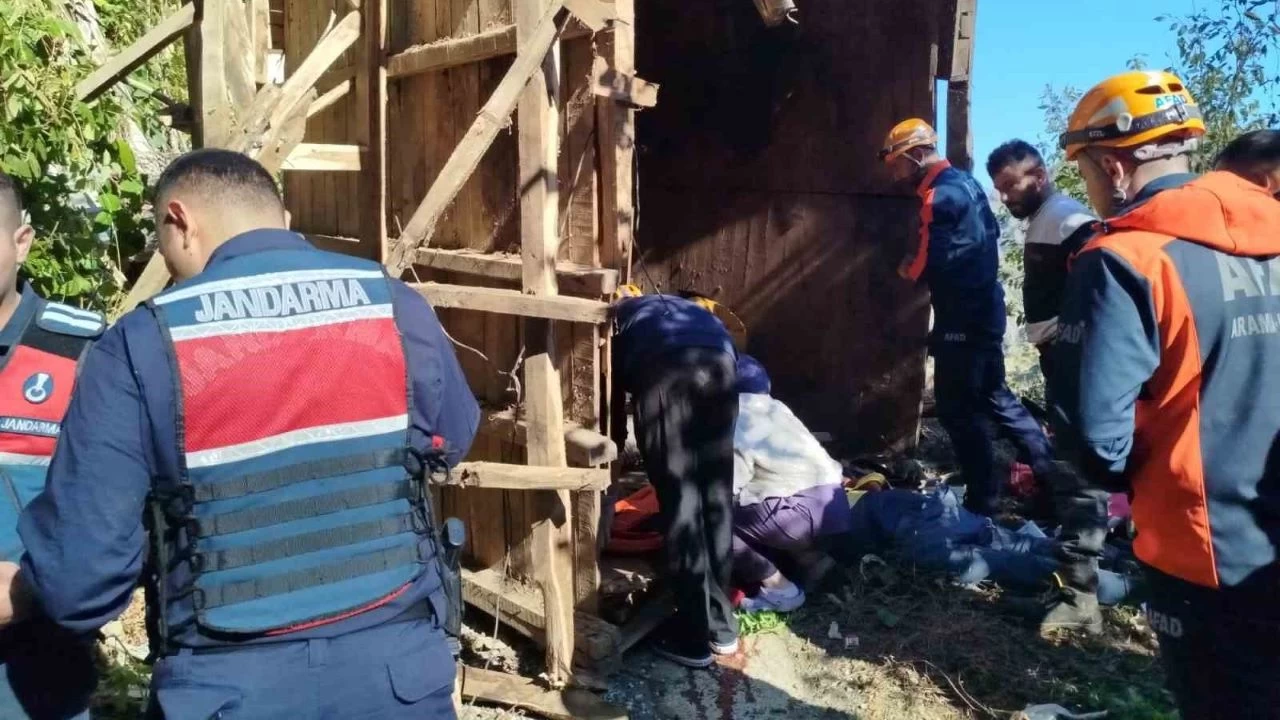 Rize'de ahşap yapı çöktü: 1 ölü, 2 yaralı