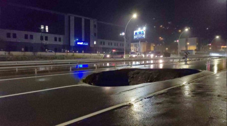 Rize'de şiddetli yağışlar sonrası yol çöktü