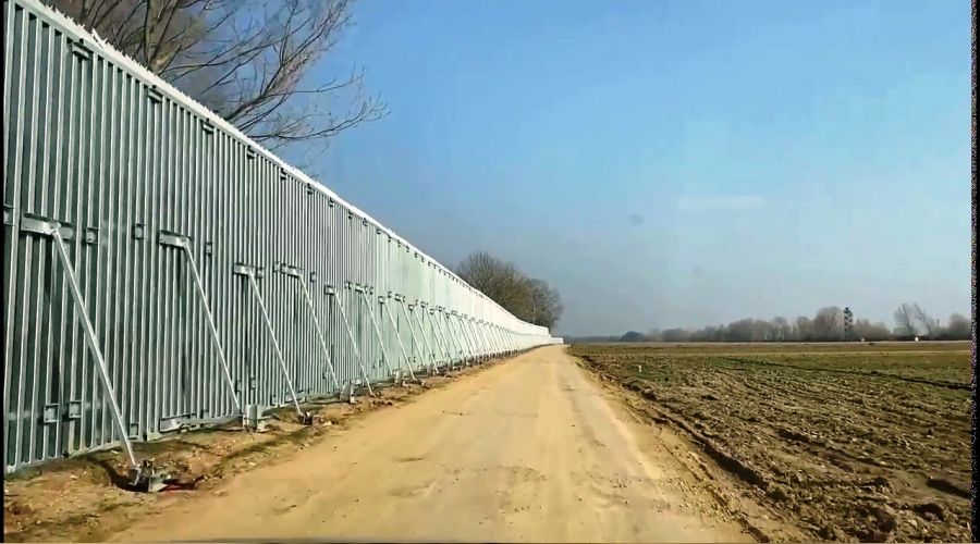 Rum Kesimi, KKTC sınırına elektrikli demir parmaklık çekiyor