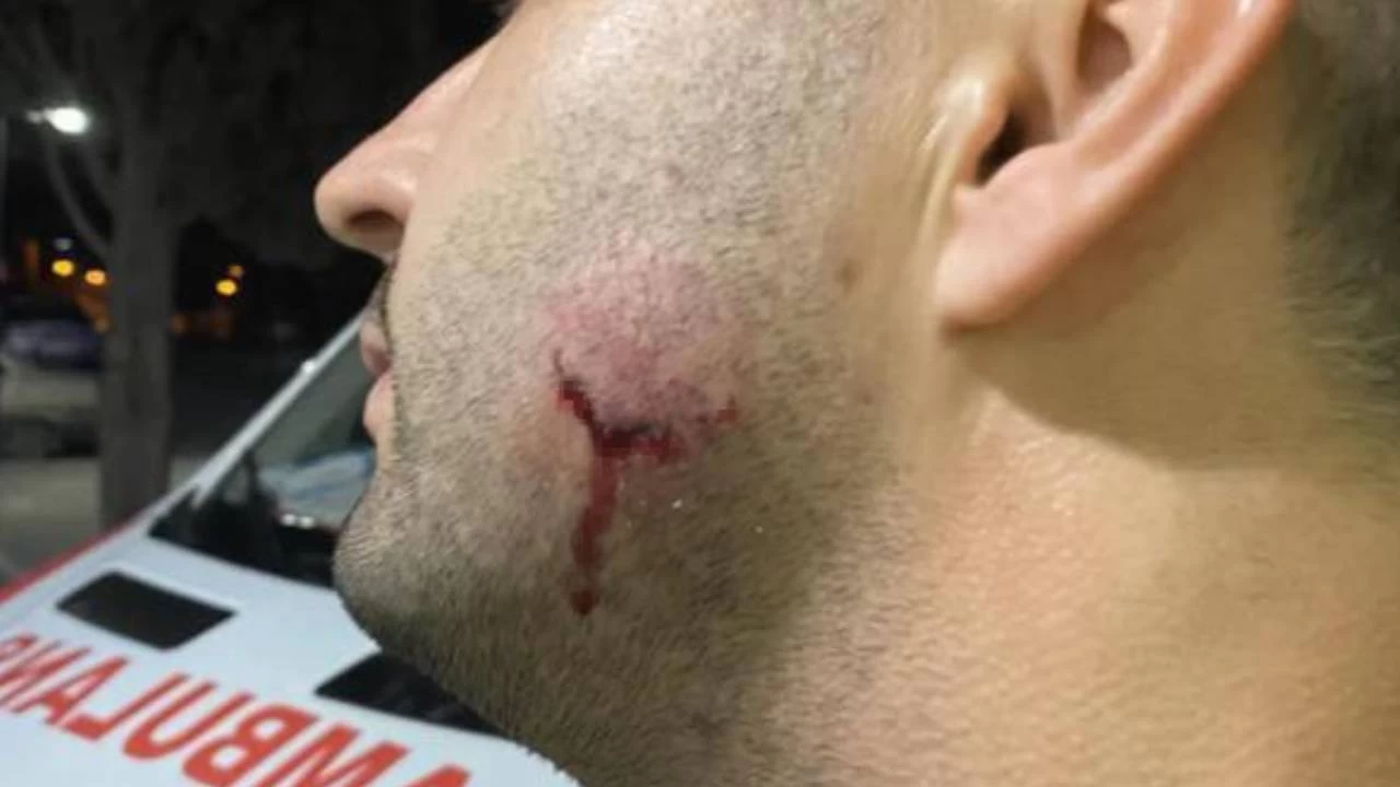 Sa�l�k �al��anlar�na sald�ran uzman �avu� a���a al�nd�