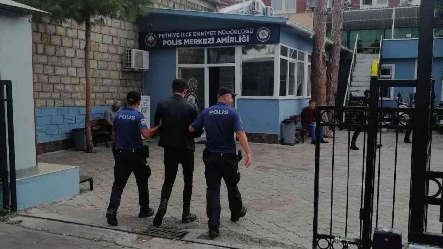 Sahte başkomiser yemek parasını ödemeyince yakalandı