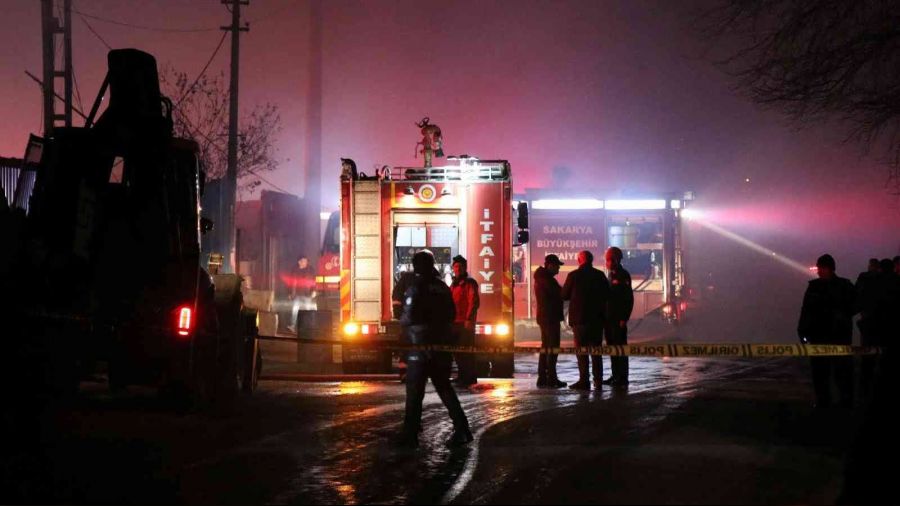 Sakarya'da geri dönüşüm fabrikasında yangın